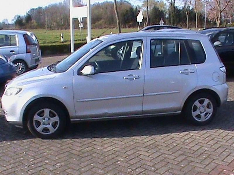 Gebraucht Mazda 2 Active 80 PS (58 kW) 2008 Sternsilber metallic Kleinwagen