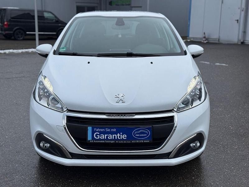 Gebraucht Peugeot 208 Active 82 PS (60 kW) 2017 Weiß Kleinwagen
