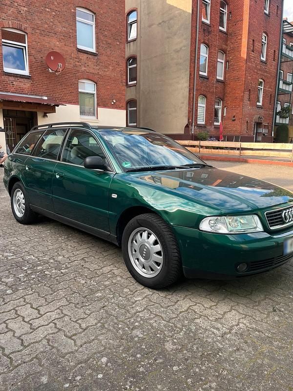 Gebraucht Audi A4 101 PS (74 kW) 1999 Grün Kombi