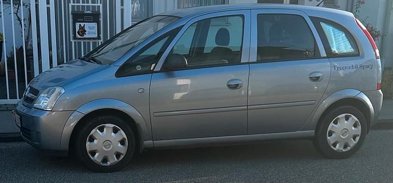Grau Gebraucht 2005 Opel Meriva Van / Kleinbus | 600 € (Superpreis) - Bild 1/3