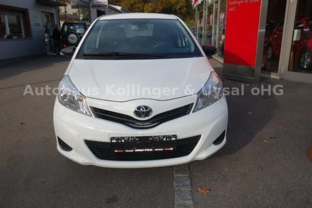 Gebraucht Toyota Yaris 69 PS (50 kW) 2012 Weiß Kleinwagen