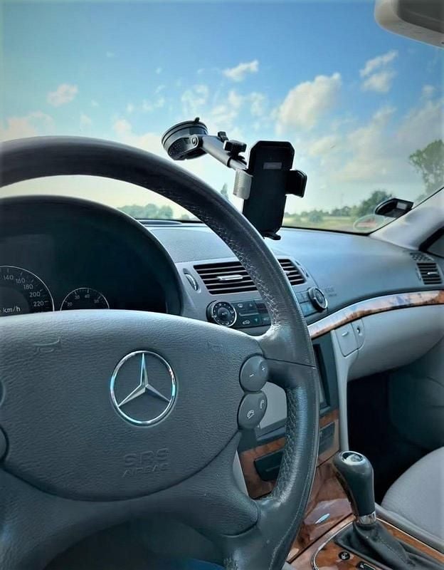 Blau Gebraucht 2006 Mercedes E350 Limousine | 4.250 € (Superpreis) - Bild 1/4