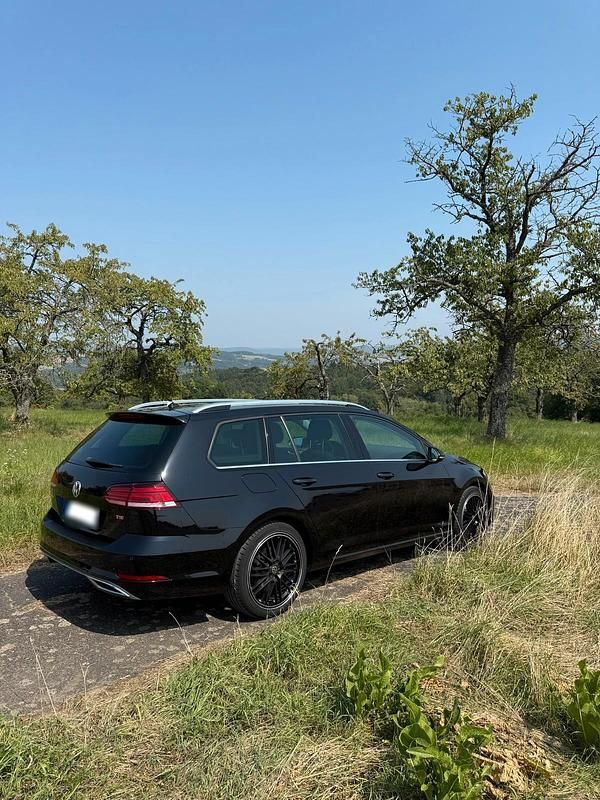 Gebraucht VW Golf VII Highline 150 PS (110 kW) 2018 Schwarz Kombi