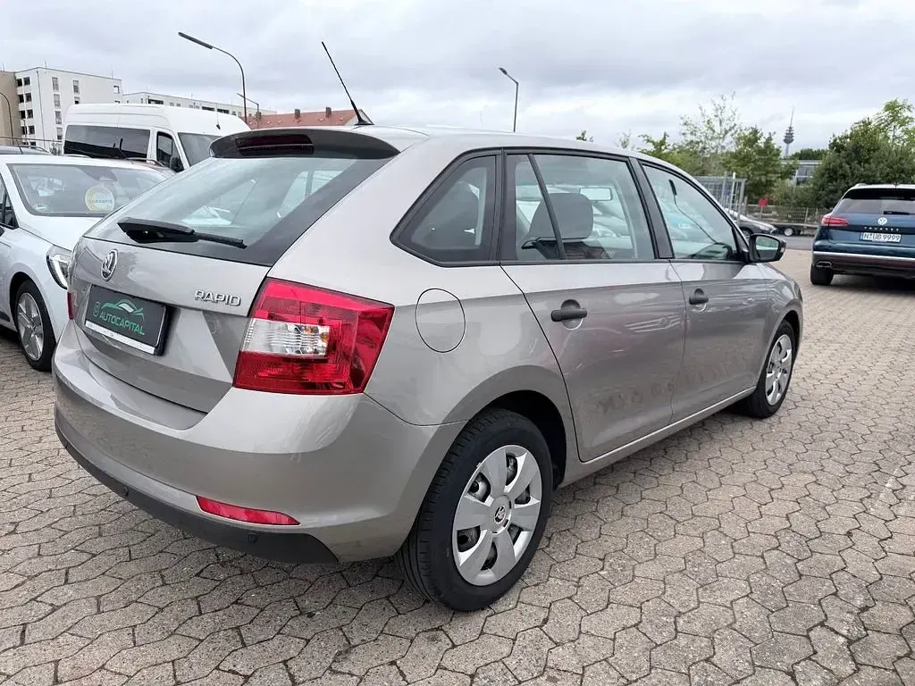 Gebraucht Skoda Rapid Active 90 PS (66 kW) 2015 Beige Kleinwagen