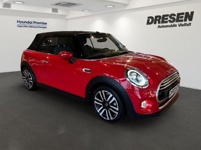 Gebraucht Mini Cooper Cabriolet 136 PS (100 kW) 2021 Solar) red (rot Cabrio