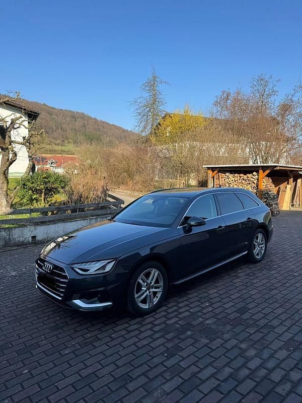 Second-hand Audi A4 Ambiente 136 CP (100 kW) 2022 Gri Break