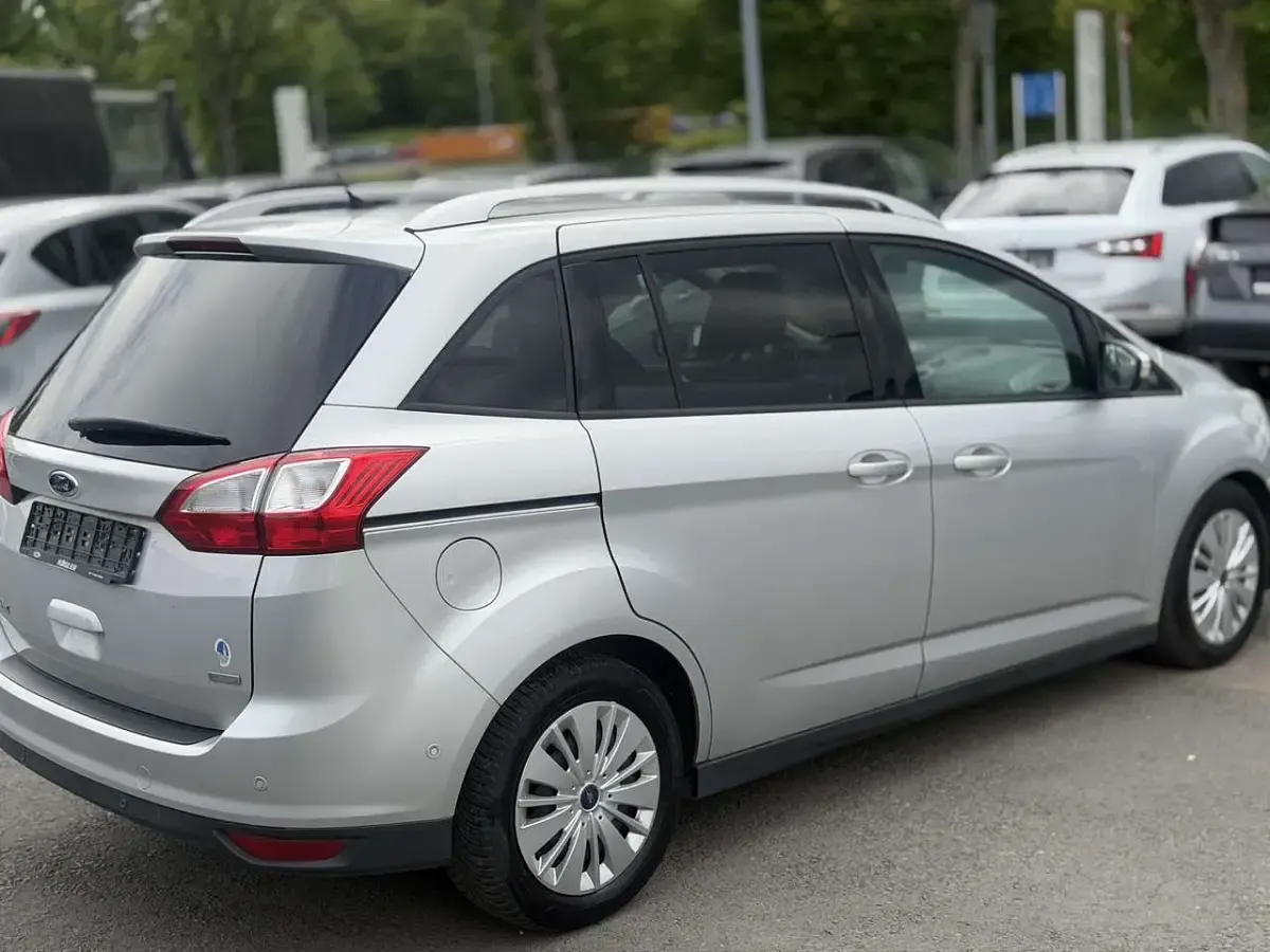 Używany Ford Grand C-Max 125 KM (91 kW) 2016 Srebrny Minivan