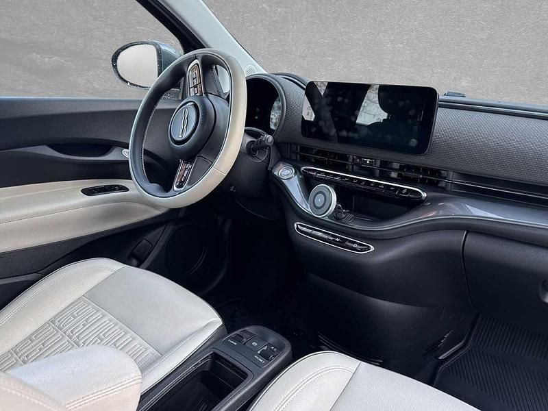 Gebraucht Fiat 500e La Prima 86 kW (118 PS) 2023 Mineralgrau metallic Limousine