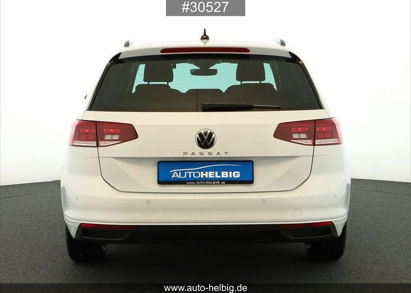 Gebraucht VW Passat 122 PS (89 kW) 2023 Weiß Kombi