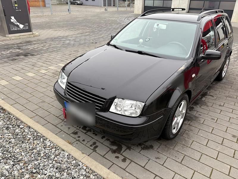 Schwarz Gebraucht 2002 VW Bora Kombi | 1.500 € (Fairer Preis) - Bild 1/4