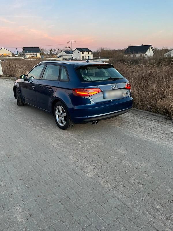 Gebraucht Audi A3 Sportback 140 PS (102 kW) 2014 Blau Kleinwagen