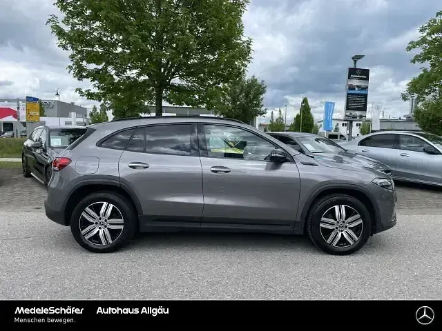 Gebraucht Mercedes EQA250 Progressive 150 kW (204 PS) 2022 Lack mountaingrau SUV