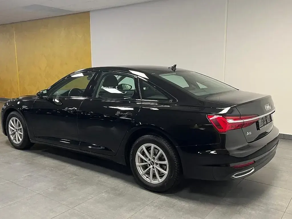 Gebraucht Audi A6 Premium 163 PS (119 kW) 2022 Brillantschwarz Limousine