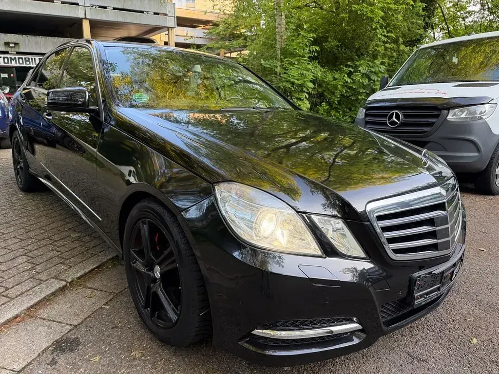 Gebraucht Mercedes E300 204 PS (150 kW) 2012 Schwarz Limousine