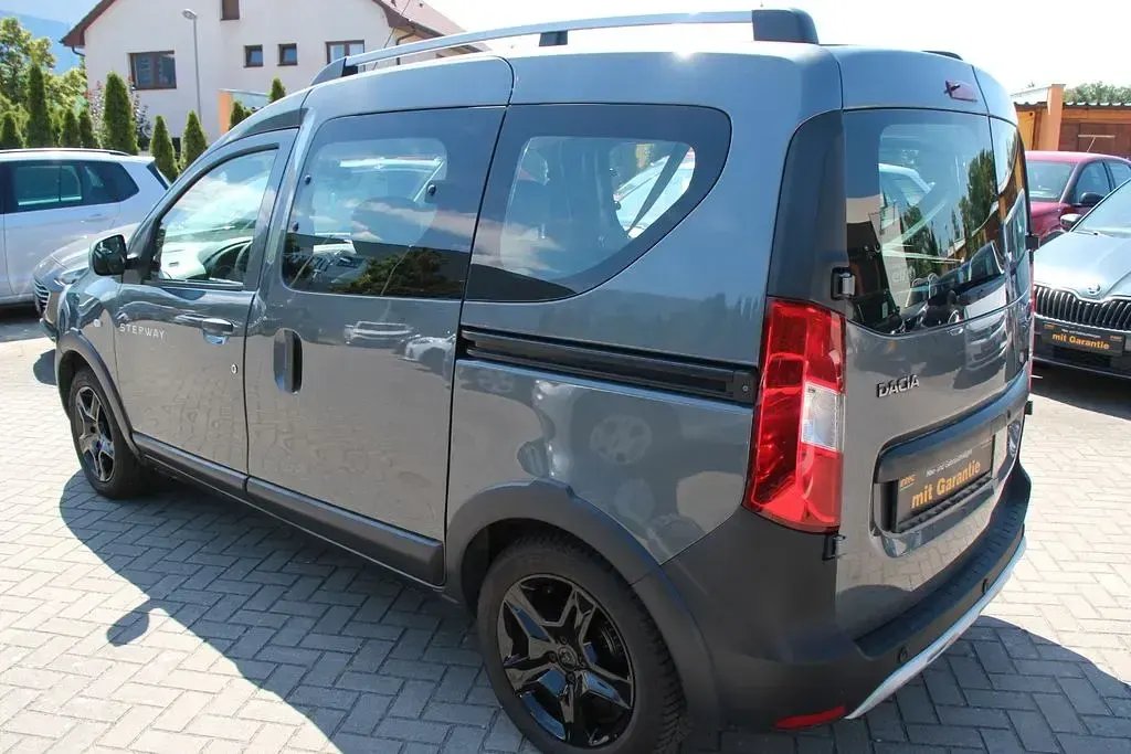 Gebraucht Dacia Dokker Celebration 116 PS (85 kW) 2017 Grau Van / Kleinbus
