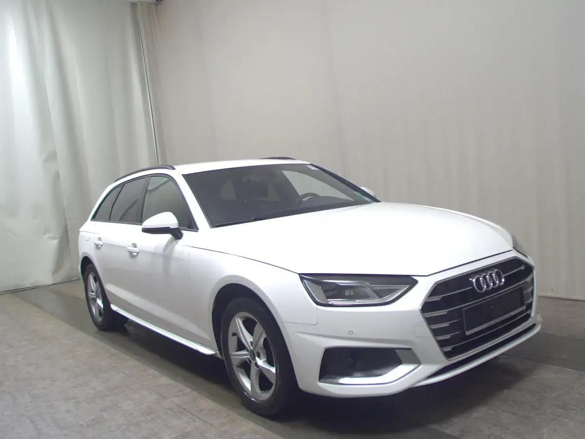 Używany Audi A4 Advanced 163 KM (119 kW) 2023 Biały Kombi