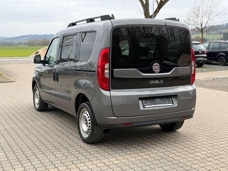 Gebraucht Fiat Doblò 105 PS (77 kW) 2015 Grau Van / Kleinbus