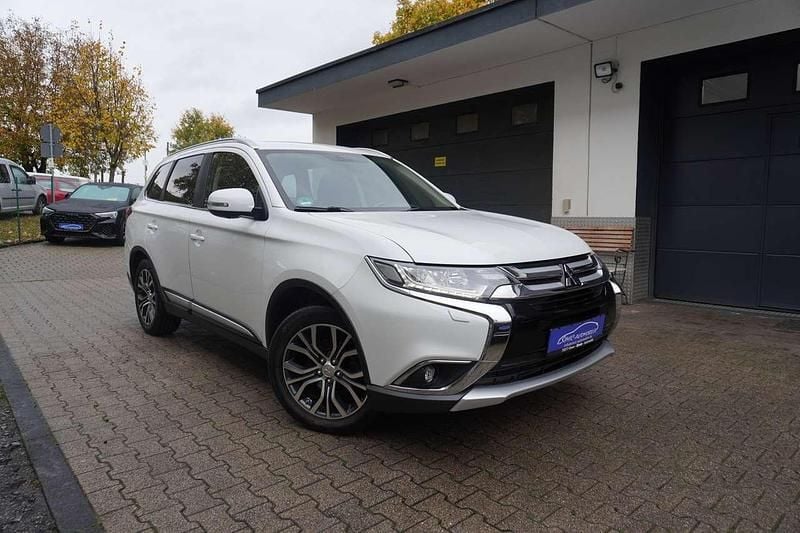 Perlmuttweiß Gebraucht 2018 Mitsubishi Outlander Edition SUV | 12.999 € (Guter Preis) - Bild 1/4