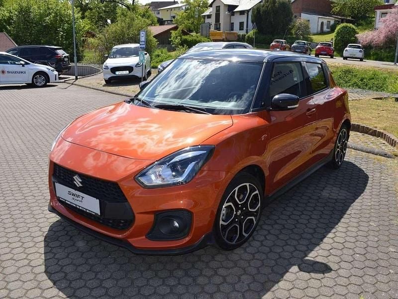 Flame orange / black Gebraucht 2024 Suzuki Swift Sport Limousine | 19.490 € (Fairer Preis) - Bild 1/4