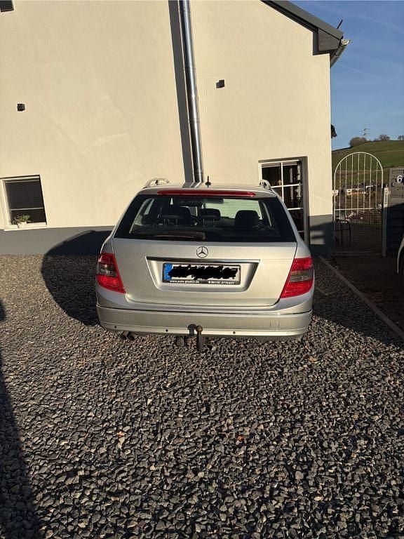 Gebraucht Mercedes C180 156 PS (114 kW) 2010 Silber Limousine