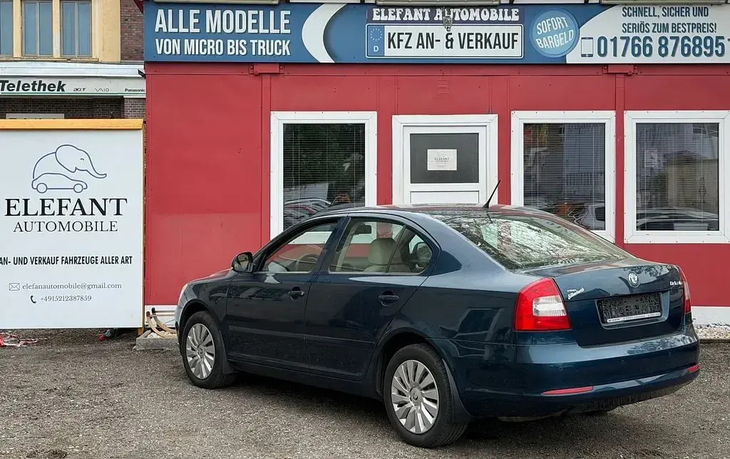 Gebraucht Skoda Octavia Elegance 105 PS (77 kW) 2012 Blau Limousine