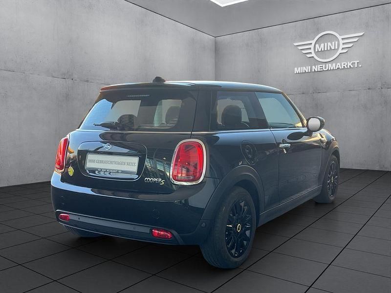 Gebraucht Mini Cooper SE 135 kW (184 PS) 2023 Midnight black Kleinwagen