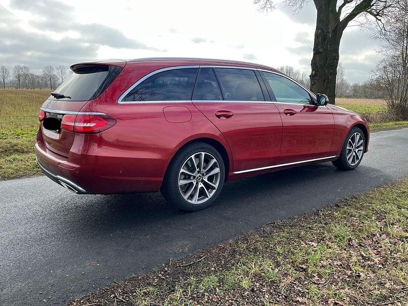 Gebraucht Mercedes E400 Avantgarde 333 PS (244 kW) 2017 Rot Kombi