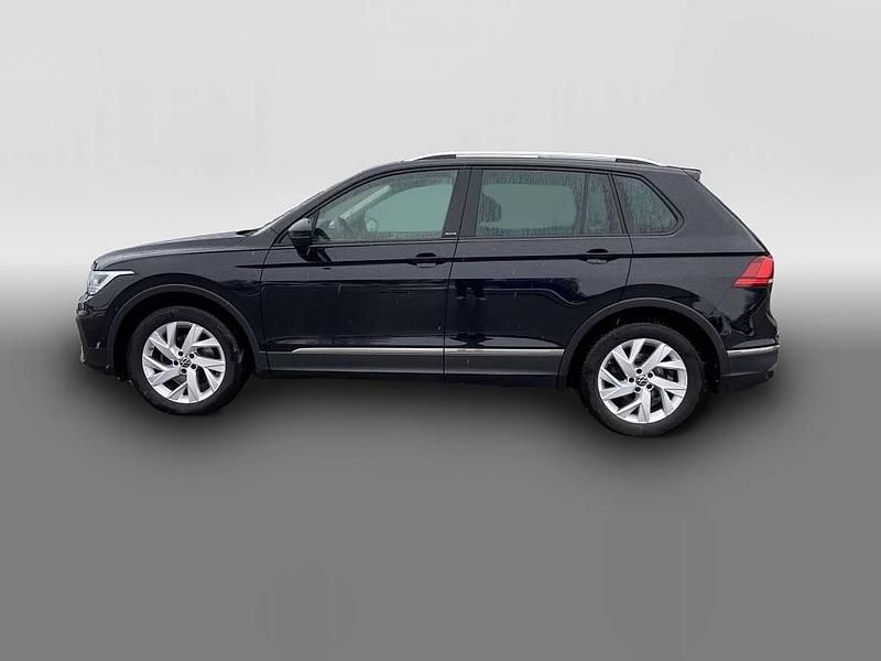 Gebraucht VW Tiguan Active 131 PS (96 kW) 2023 Schwarz SUV