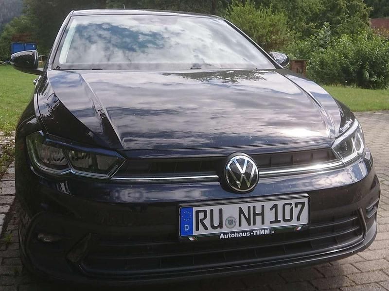 Deep black perleffekt Gebraucht 2023 VW Polo Life Kleinwagen | 17.950 € (Fairer Preis) - Bild 1/4