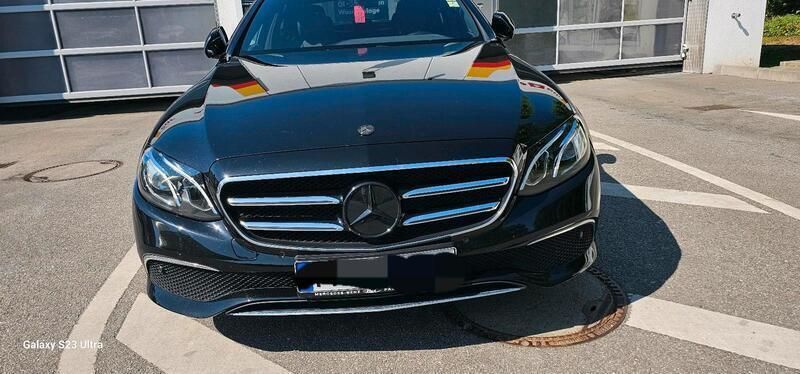 Schwarz Gebraucht 2020 Mercedes E300 Limousine | 26.750 € (Superpreis) - Bild 1/4