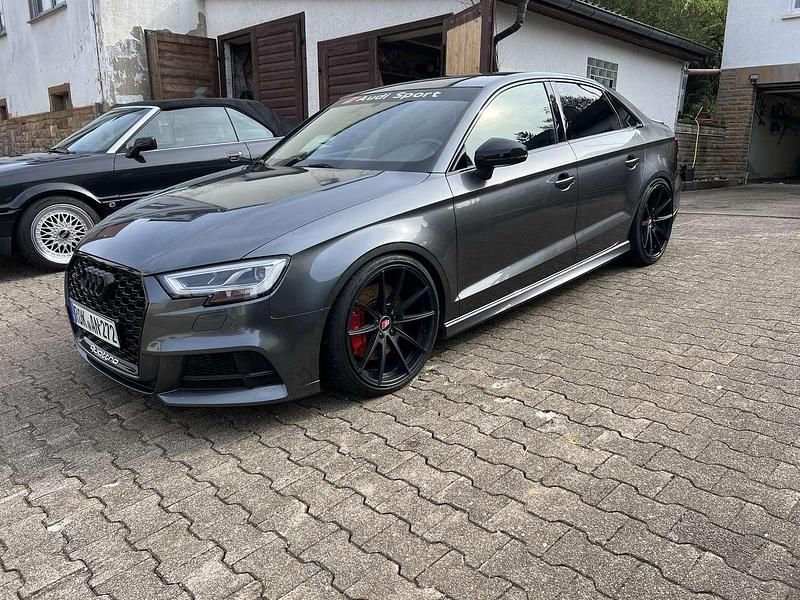 Grau Gebraucht 2018 Audi S3 S-Line Limousine | 35.000 € (Etwas zu teuer) - Bild 1/4