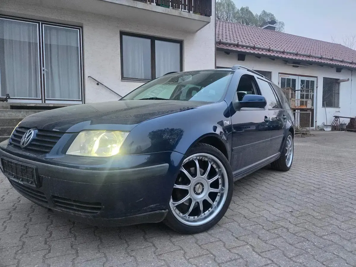 Second-hand VW Bora 174 CP (127 kW) 2002 Albastru Break