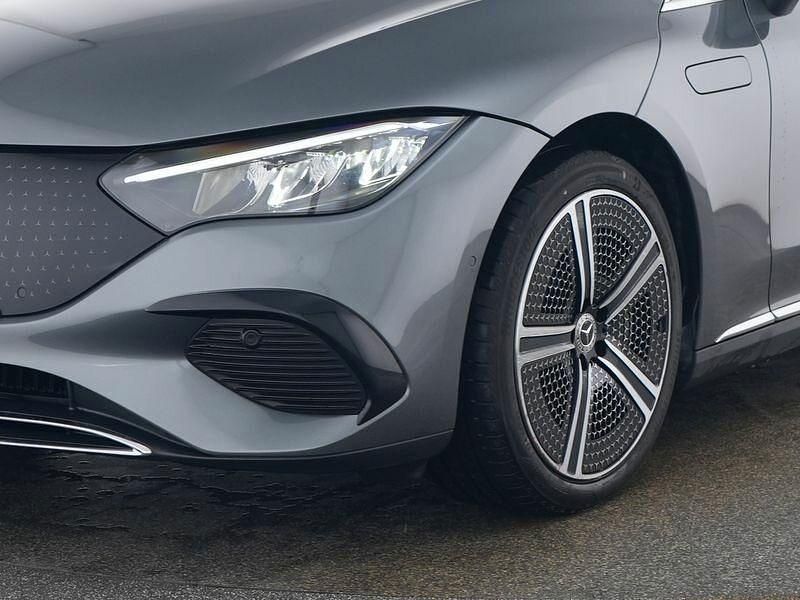 Gebraucht Mercedes EQE300 180 kW (245 PS) 2024 Lack selenitgrau Limousine