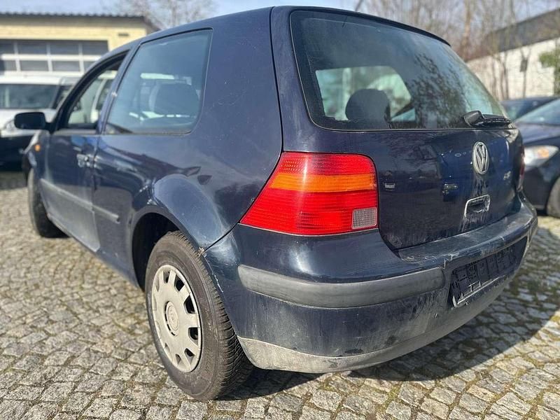 Second-hand VW Golf III 75 CP (55 kW) 1998 Albastru Berlinǎ