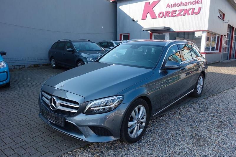 Gebraucht Mercedes C180 156 PS (114 kW) 2019 Grau Kombi