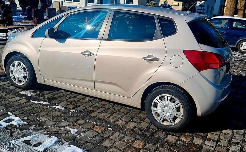 Gebraucht Kia Venga 128 PS (94 kW) 2010 Silber Kleinwagen