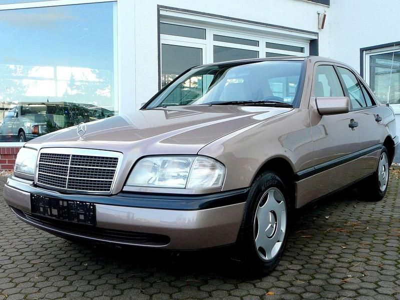 Beige Gebraucht 1994 Mercedes C180 Limousine | 9.990 € - Bild 1/4