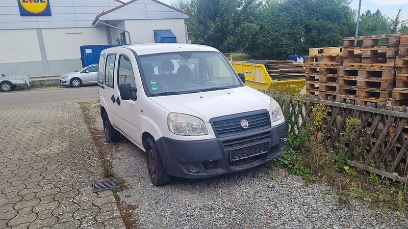 Weiß Gebraucht 2007 Fiat Qubo Trekking Van / Kleinbus | 499 € - Bild 1/4