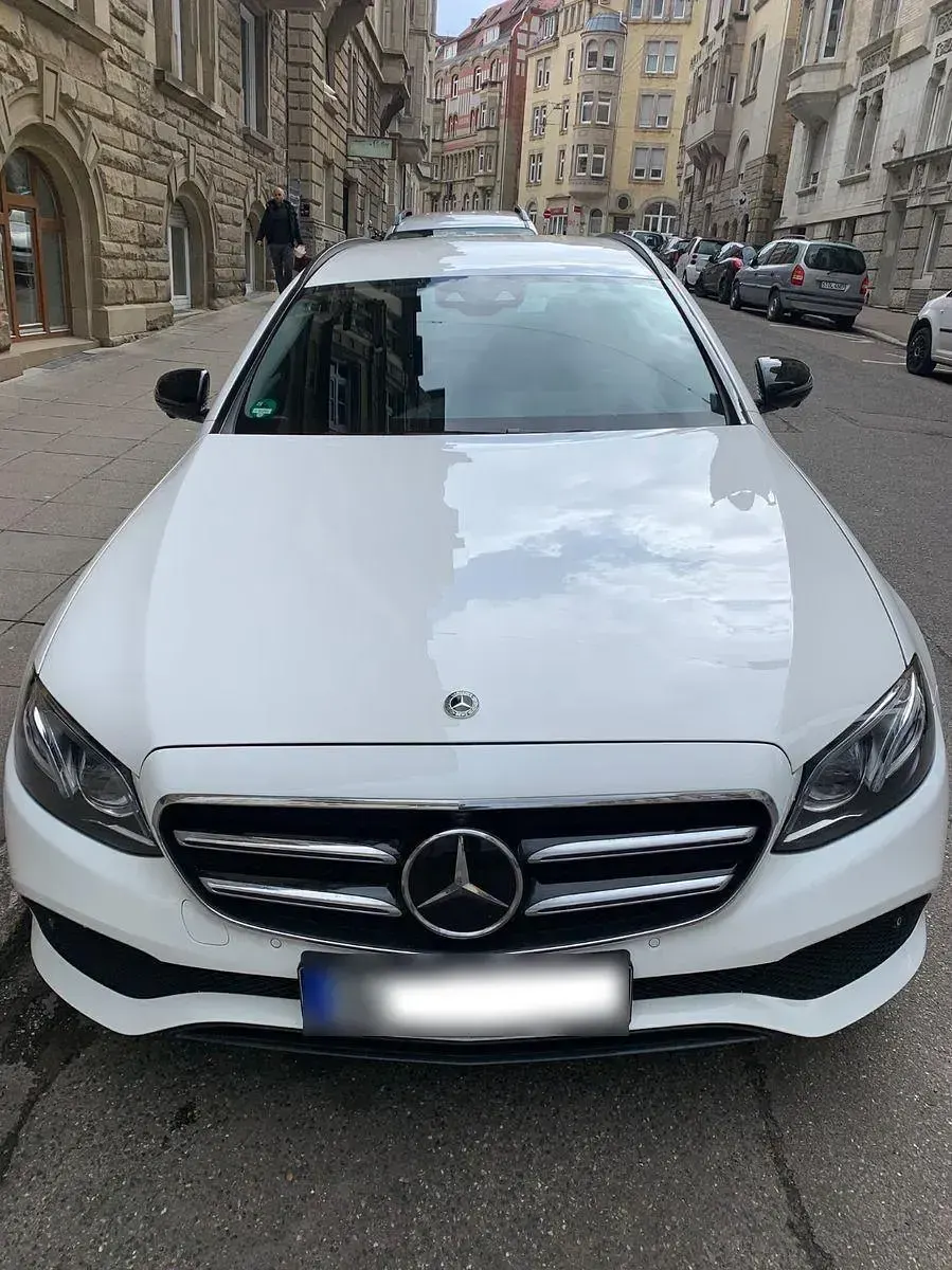 Gebraucht Mercedes E220 Avantgarde 194 PS (142 kW) 2017 Weiß Kombi
