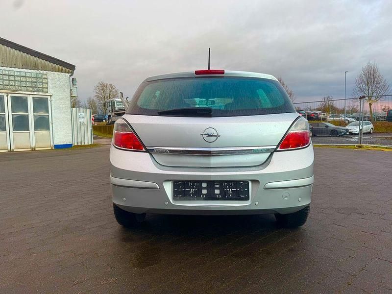 Gebraucht Opel Astra 90 PS (66 kW) 2009 Silber Limousine