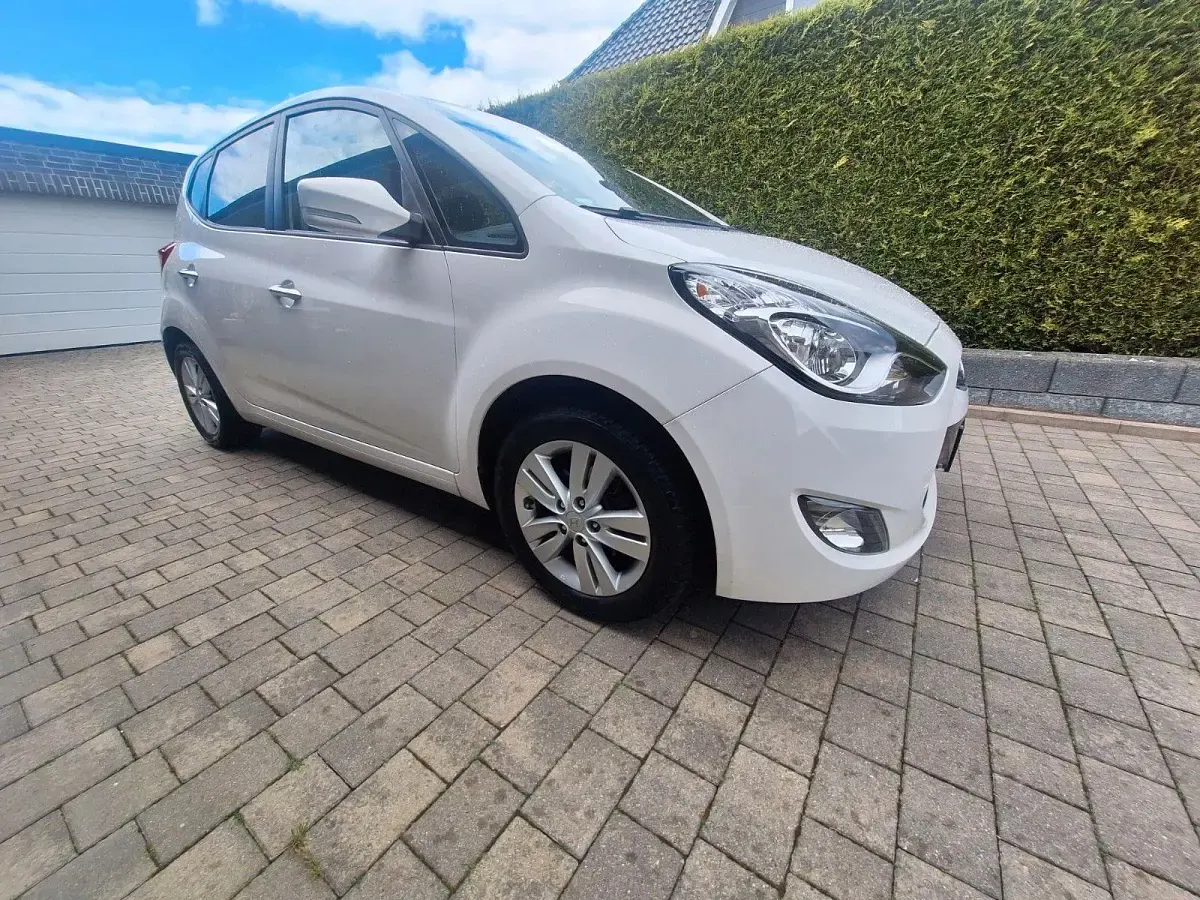 Gebraucht Hyundai ix20 Classic 90 PS (66 kW) 2012 Weiß Kleinwagen