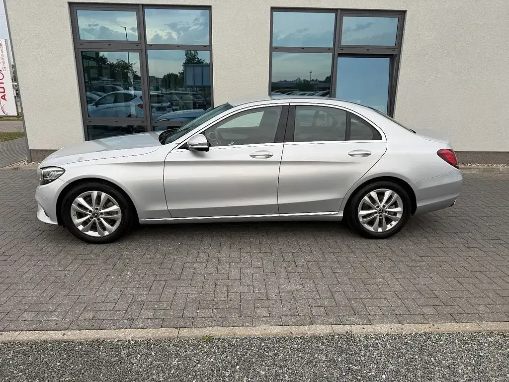 Gebraucht Mercedes C180 156 PS (114 kW) 2019 Silber Limousine