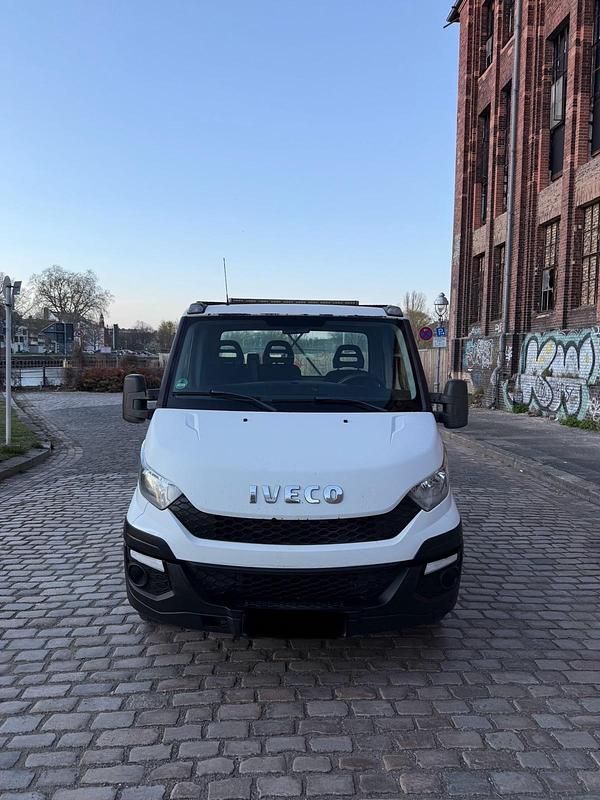 Gebraucht Iveco Daily 145 PS (106 kW) 2015 Weiß Limousine