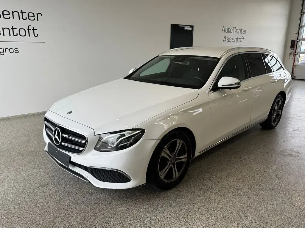 Gebraucht Mercedes E220 Avantgarde 194 PS (142 kW) 2019 Weiß Limousine