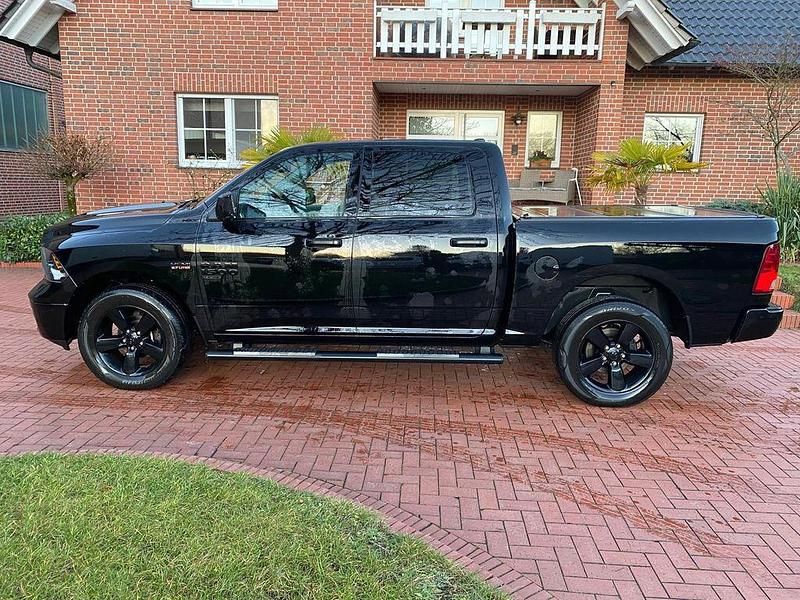 Schwarz Gebraucht 2024 Dodge Ram Abholung | 49.999 € (Fairer Preis) - Bild 1/4