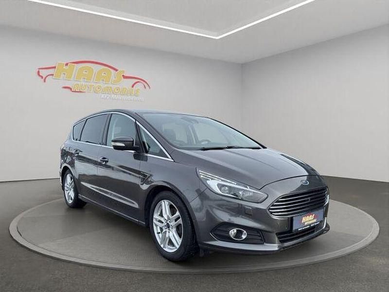 Gebraucht Ford S-MAX Titanium 179 PS (131 kW) 2017 Grau Van / Kleinbus