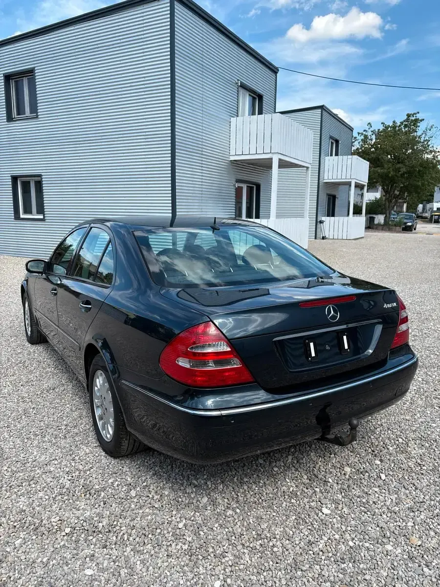 Gebraucht Mercedes E320 Elegance 224 PS (164 kW) 2003 Schwarz Limousine