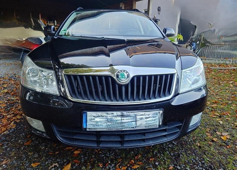 Schwarz Gebraucht 2011 Skoda Octavia Kombi | 3.200 € (Superpreis) - Bild 1/4