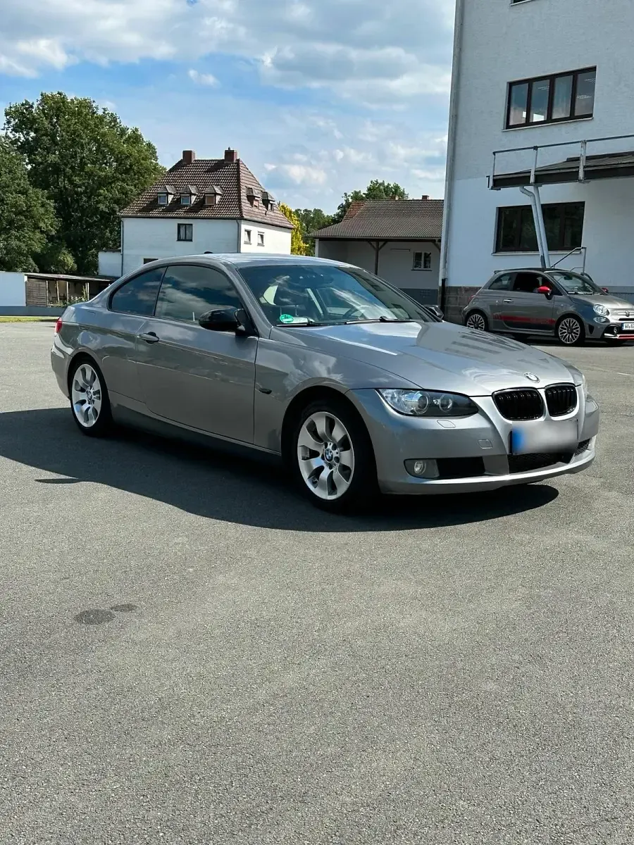 Gebraucht BMW 320 190 PS (139 kW) 2007 Grau Coupé