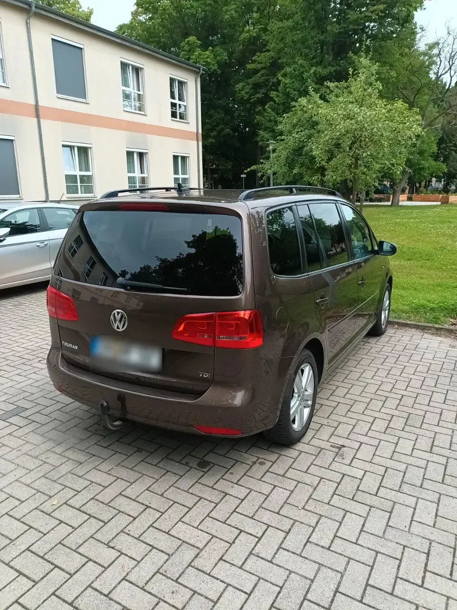 Gebraucht VW Touran Match 105 PS (77 kW) 2012 Braun Van / Kleinbus